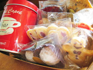 カレルチャペック紅茶ギフトは吉祥寺の人気紅茶専門店と焼き菓子をセットにしました